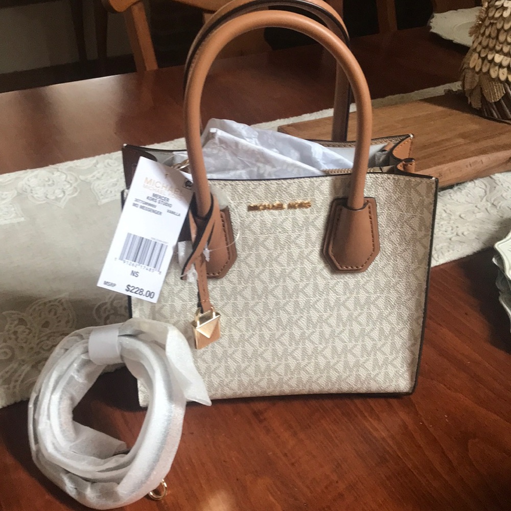 Michael Kors new MD MESSENGER